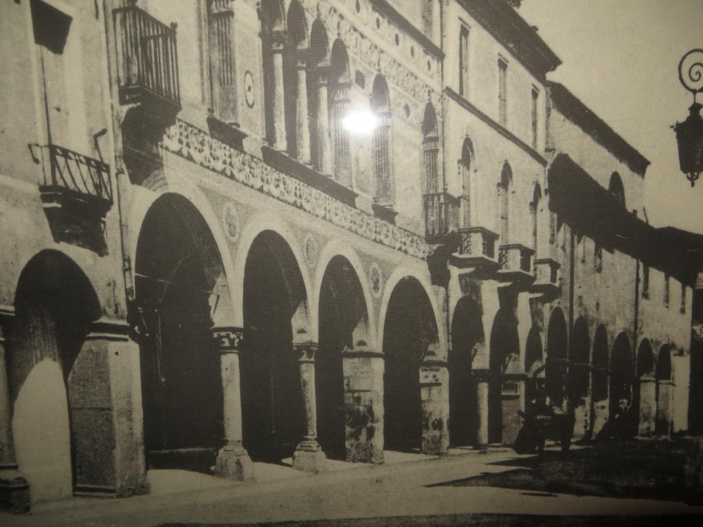 Appartamento Palazzo Altinate - Note Di Piano