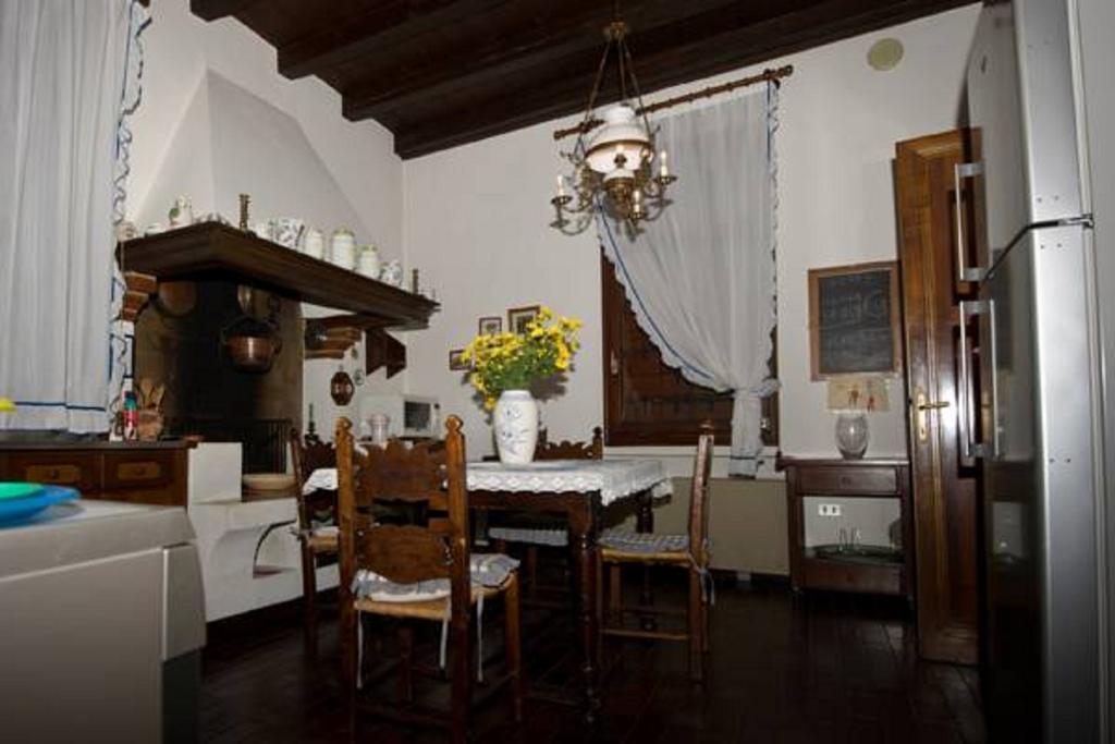 Palazzo Altinate - Note Di Piano *